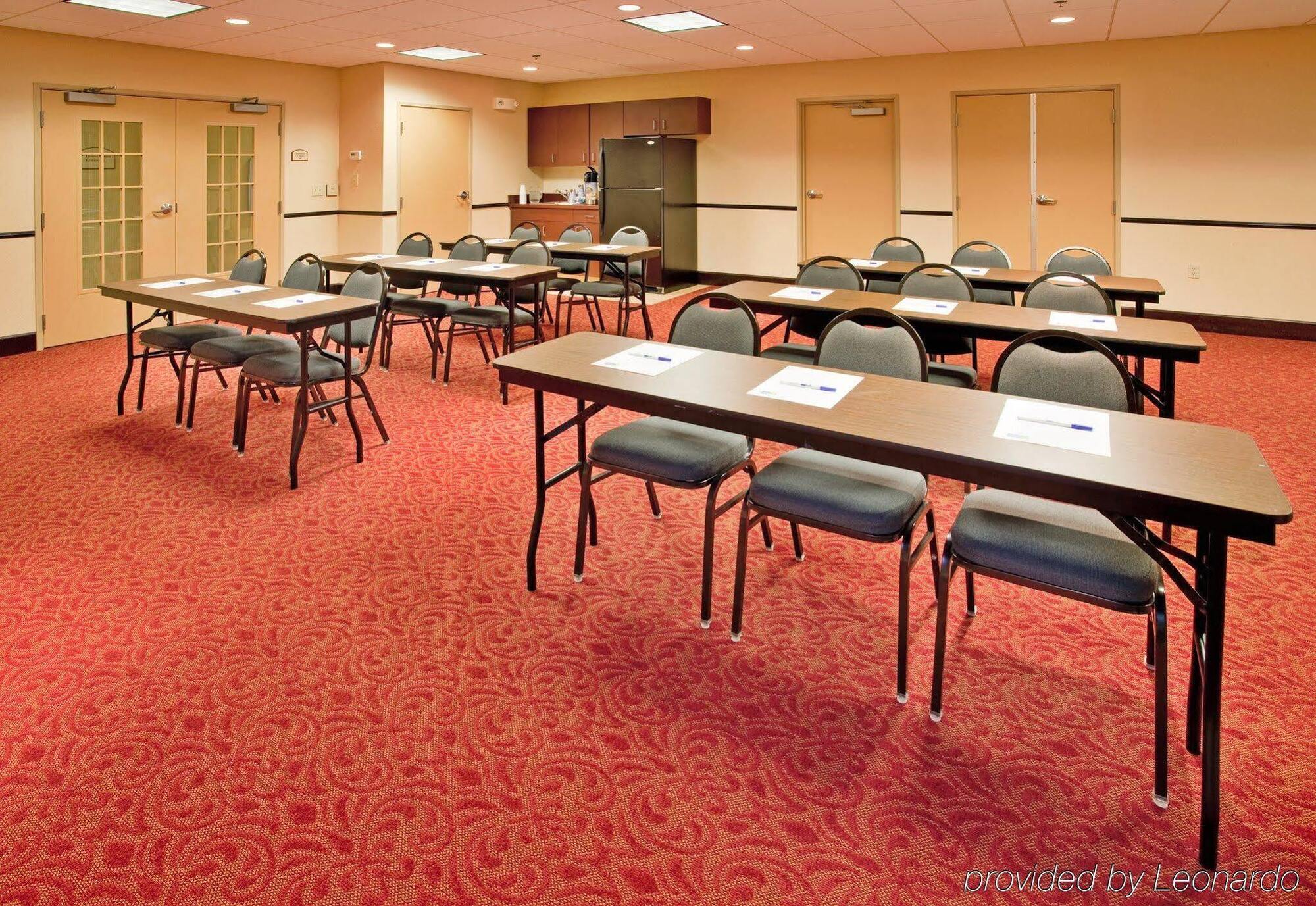 Holiday Inn Express & Suites East Wichita I-35 Andover By Ihg Buitenkant foto